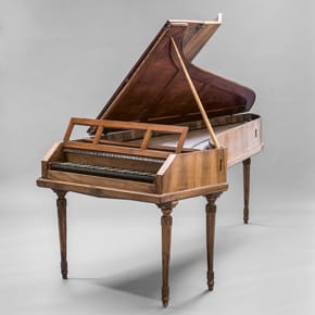 «La vie sans fin des anciens pianos» Andrée-Marie Dussault // www.revuehemispheres.com