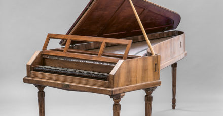 «La vie sans fin des anciens pianos» Andrée-Marie Dussault // www.revuehemispheres.com