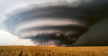 «Au sommet des tornades» // www.revuehemispheres.com